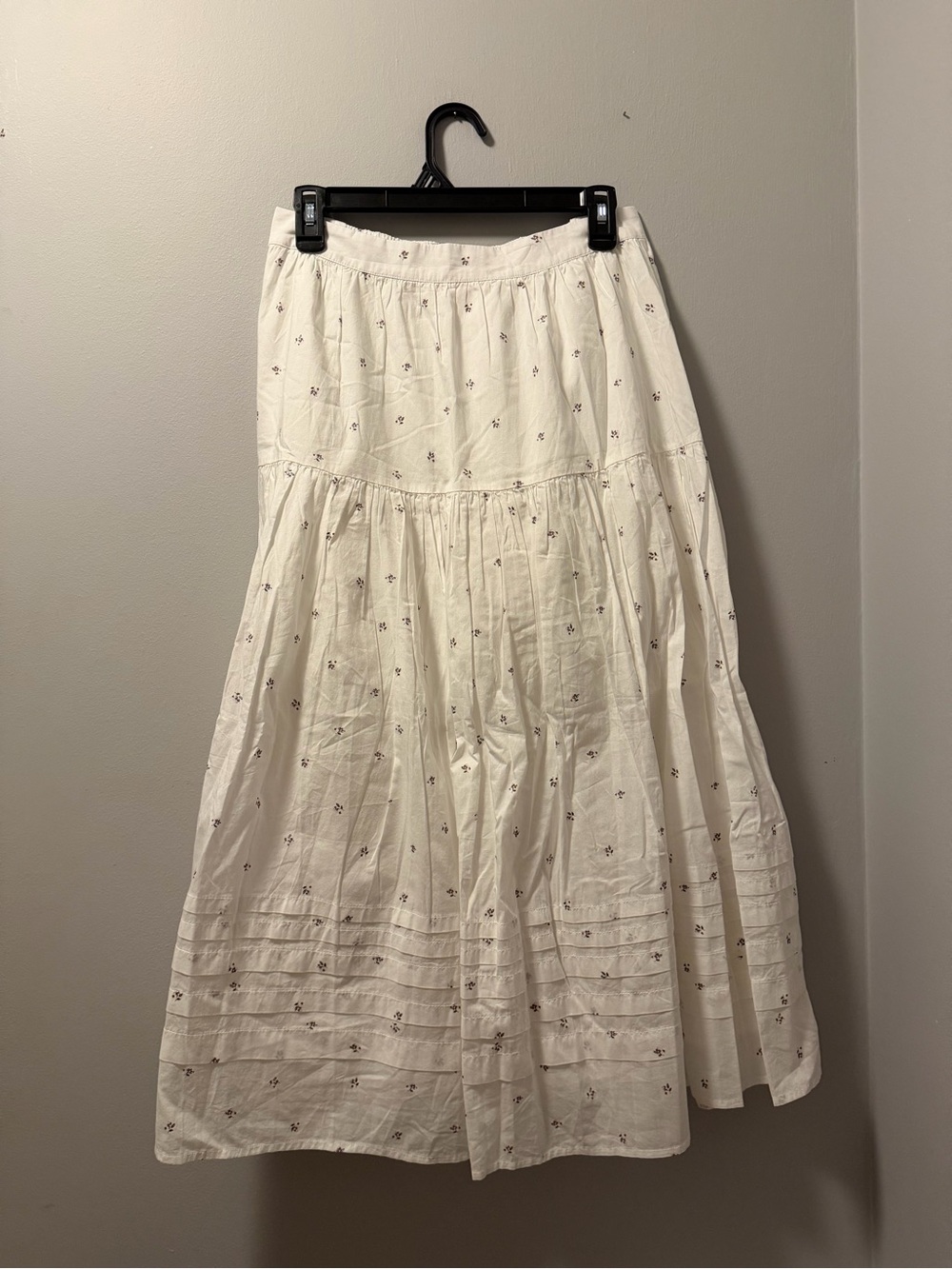 Levi’s floral White Tiered Maxi Skirt elastic waistband